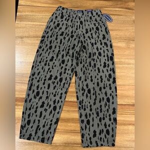 Scoop Barrel Jeans Womens 2 Mid Rise Barrel Jean Relaxed Green Leopard Print NWT